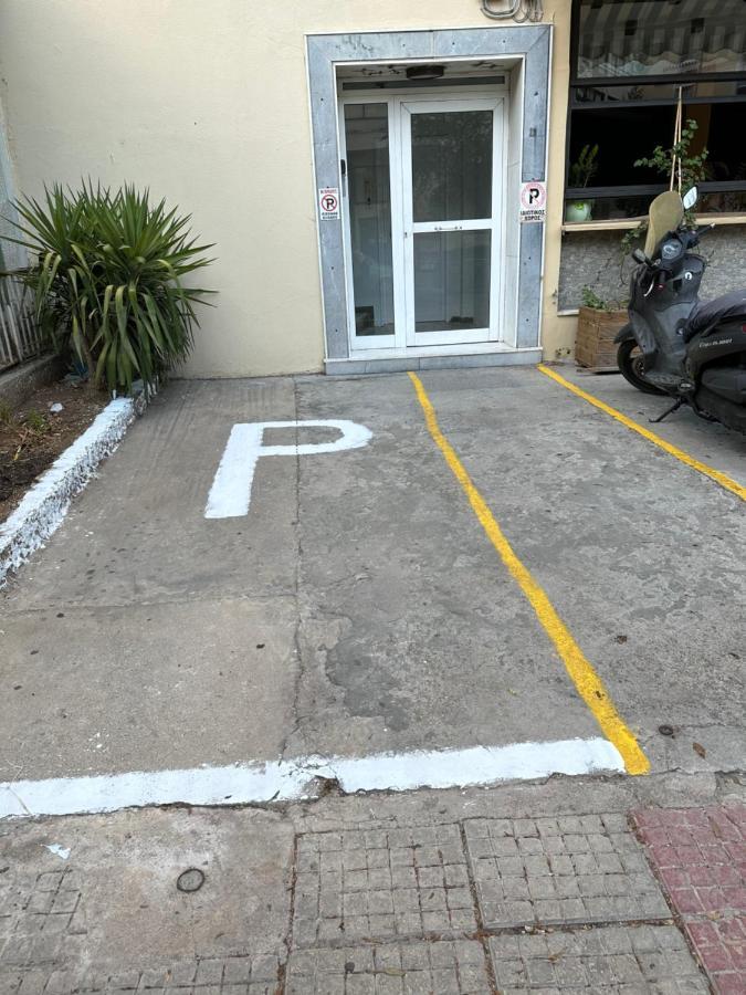 Cozy Apartment With Parking Near The City Center Atenas Exterior foto